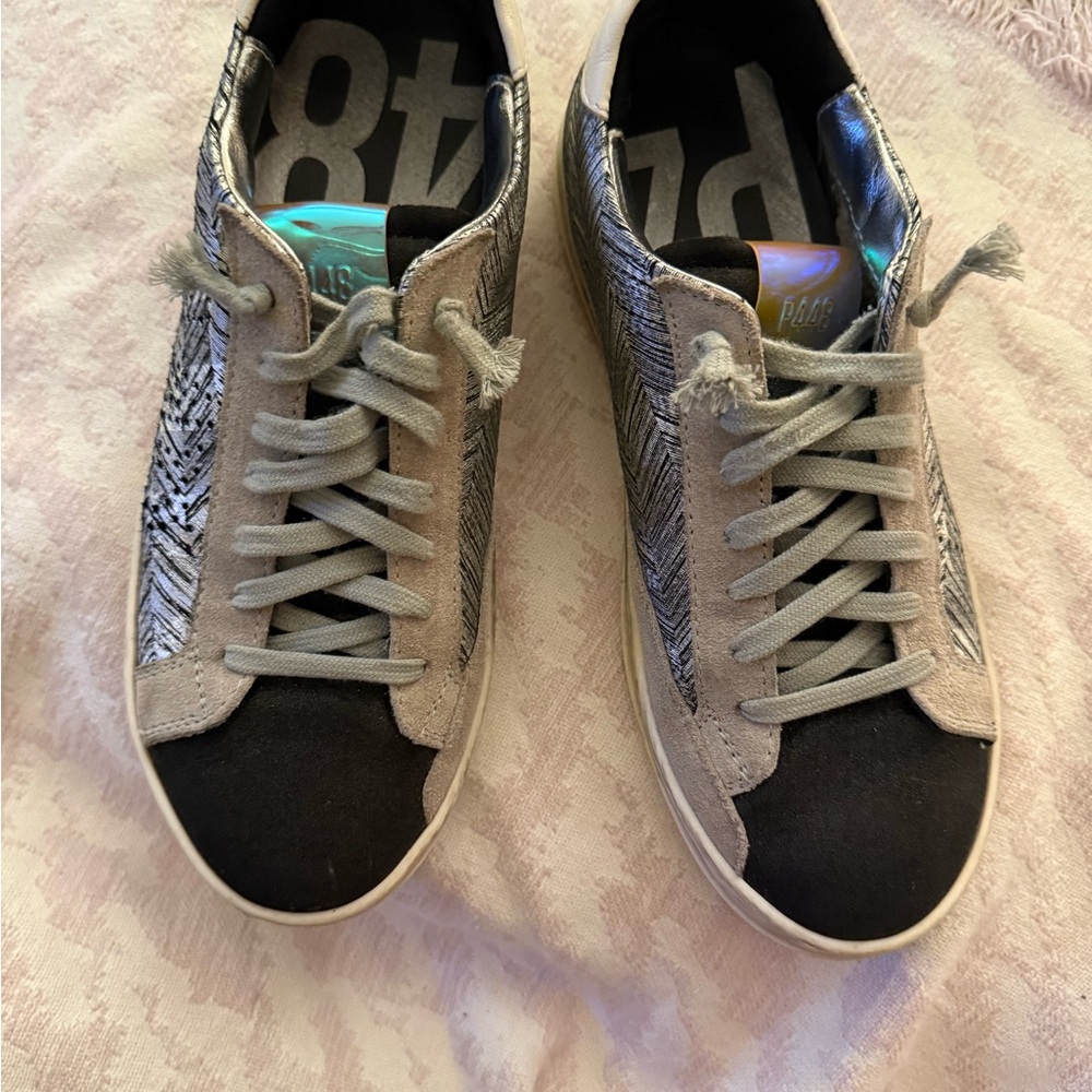 Stylish Women's Sneakers in Black and Gray